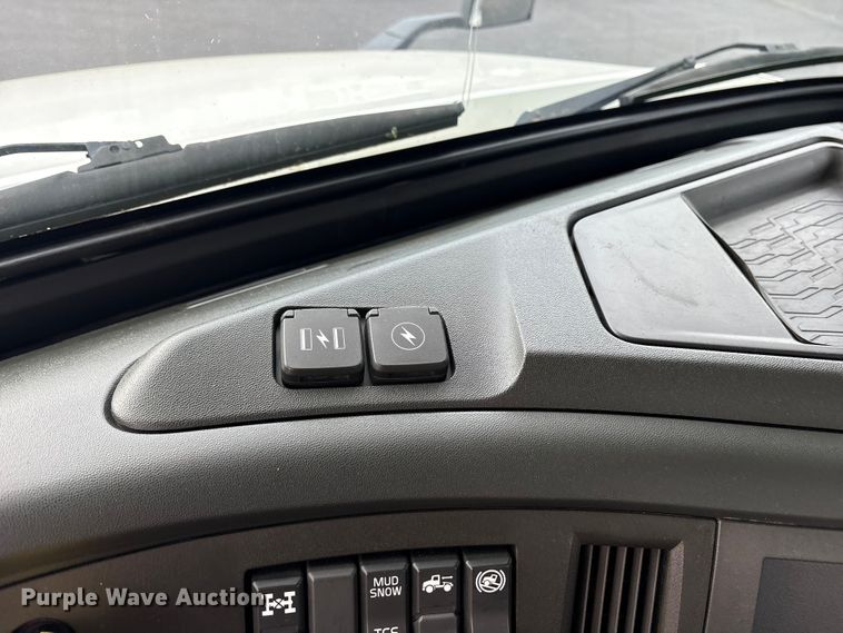 image for item ET7066 2020 Volvo VN semi truck