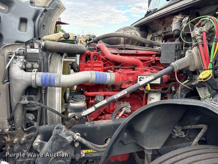 image for item ET7066 2020 Volvo VN semi truck