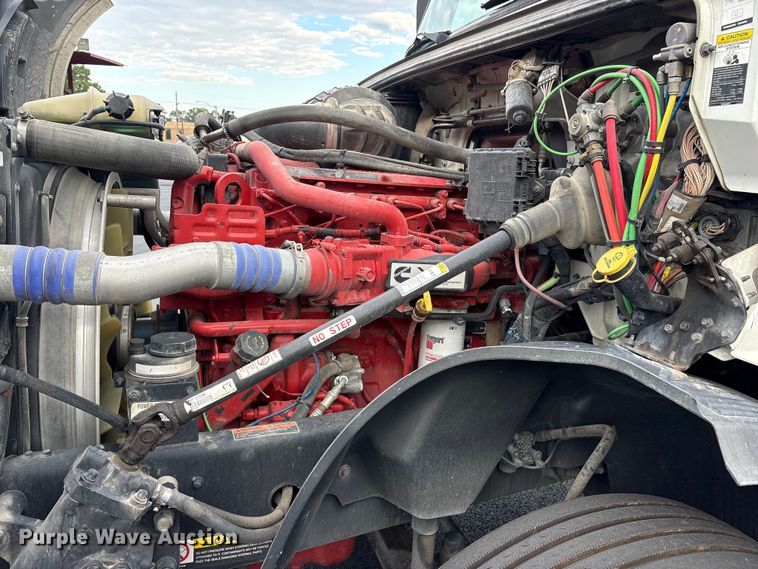 image for item ET7066 2020 Volvo VN semi truck