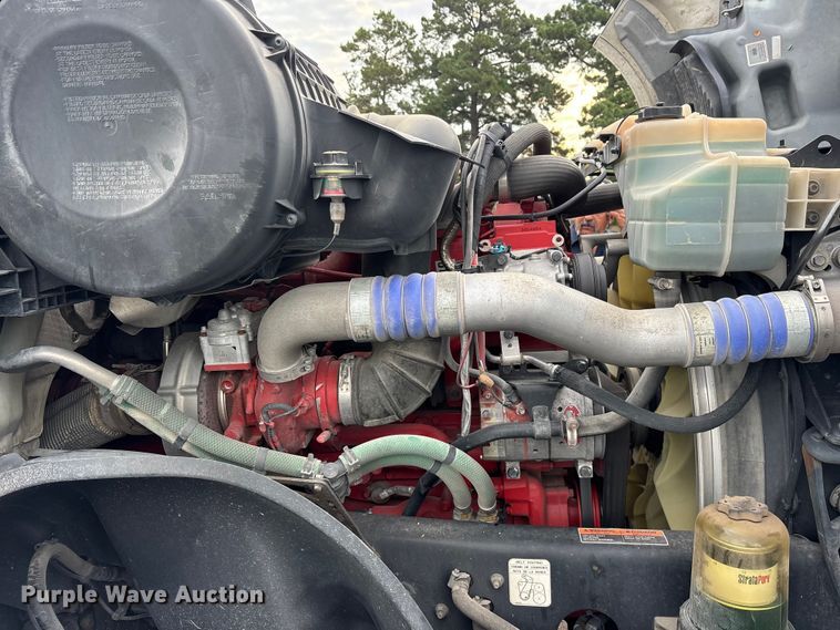 image for item ET7066 2020 Volvo VN semi truck