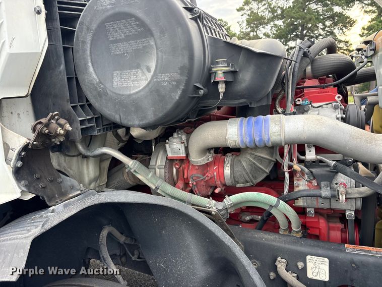 image for item ET7066 2020 Volvo VN semi truck