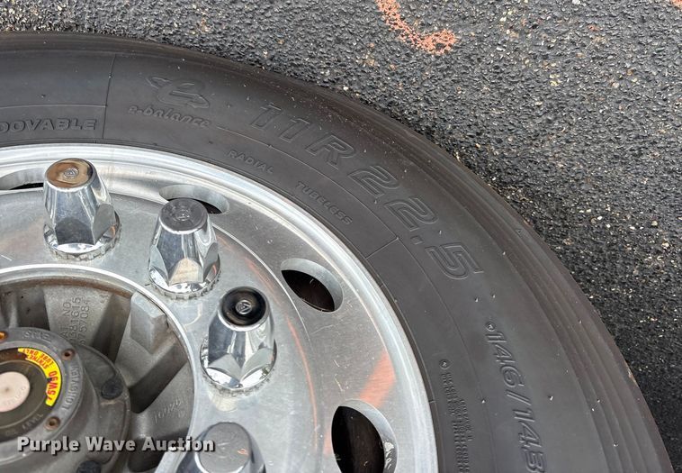 image for item ET7066 2020 Volvo VN semi truck