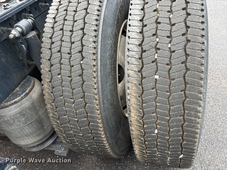 image for item ET7066 2020 Volvo VN semi truck