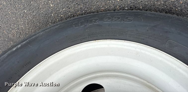 image for item ET7066 2020 Volvo VN semi truck