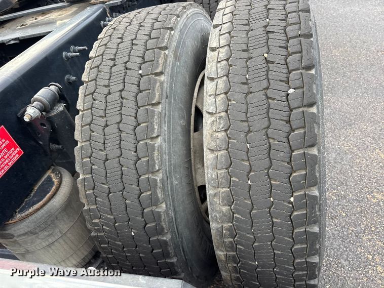 image for item ET7066 2020 Volvo VN semi truck