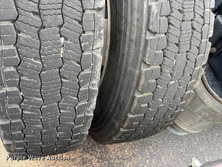 image for item ET7066 2020 Volvo VN semi truck