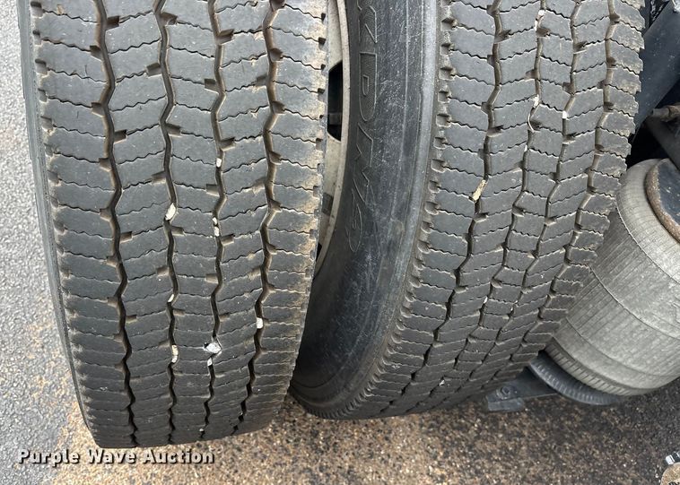 image for item ET7066 2020 Volvo VN semi truck