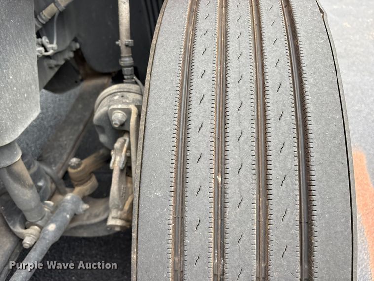 image for item ET7066 2020 Volvo VN semi truck