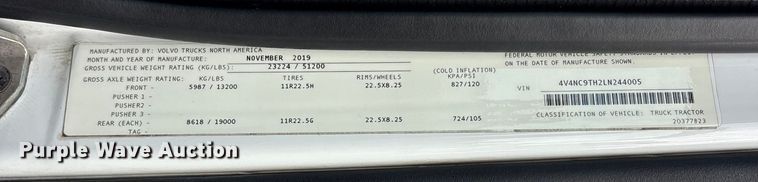 image for item ET7066 2020 Volvo VN semi truck