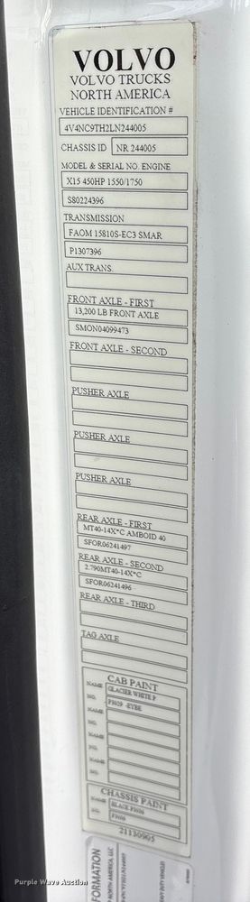 image for item ET7066 2020 Volvo VN semi truck