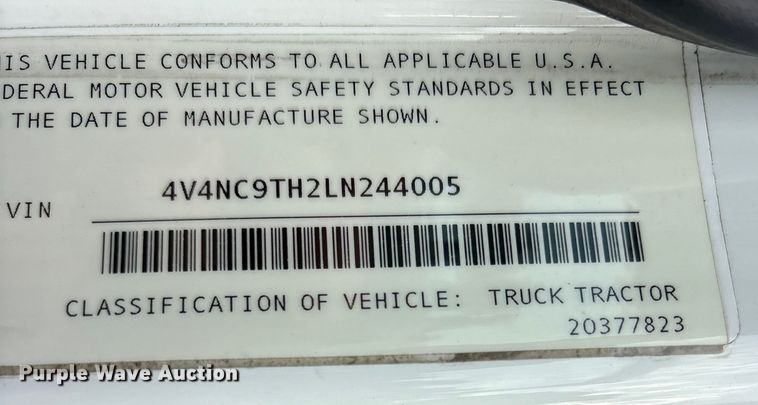 image for item ET7066 2020 Volvo VN semi truck