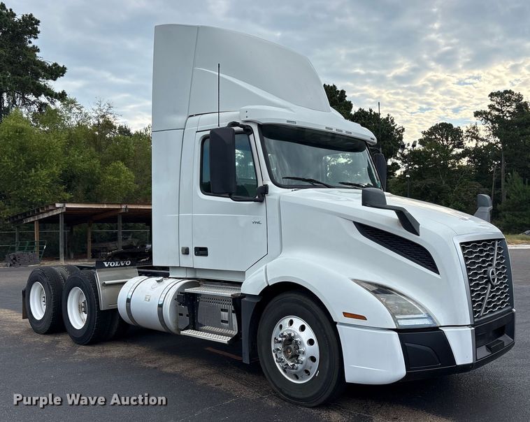 image for item ET7067 2020 Volvo Truck VN semi truck