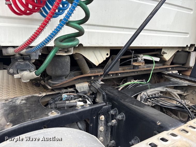 image for item ET7067 2020 Volvo Truck VN semi truck