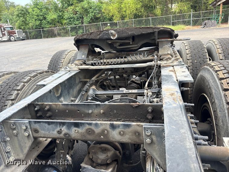 image for item ET7067 2020 Volvo Truck VN semi truck