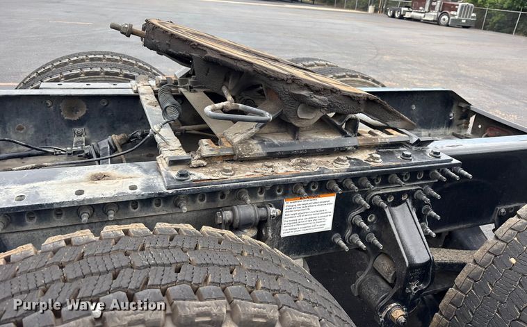 image for item ET7067 2020 Volvo Truck VN semi truck