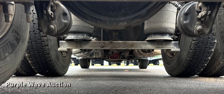 image for item ET7067 2020 Volvo Truck VN semi truck