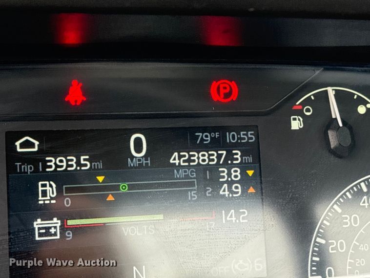 image for item ET7067 2020 Volvo Truck VN semi truck