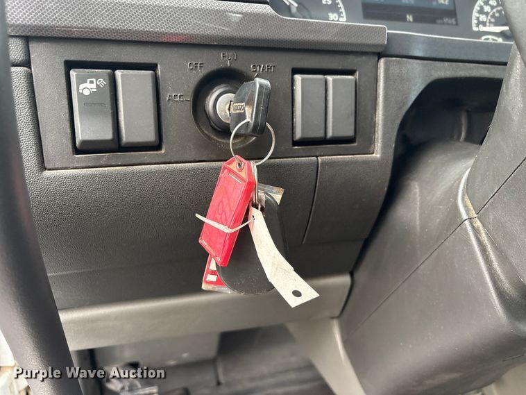 image for item ET7067 2020 Volvo Truck VN semi truck