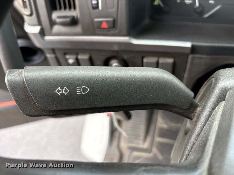 image for item ET7067 2020 Volvo Truck VN semi truck