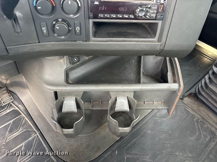 image for item ET7067 2020 Volvo Truck VN semi truck