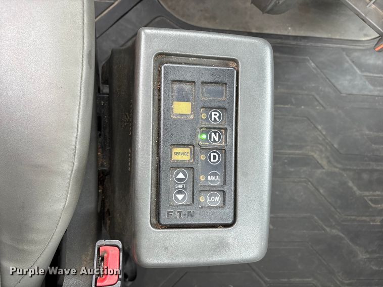 image for item ET7067 2020 Volvo Truck VN semi truck