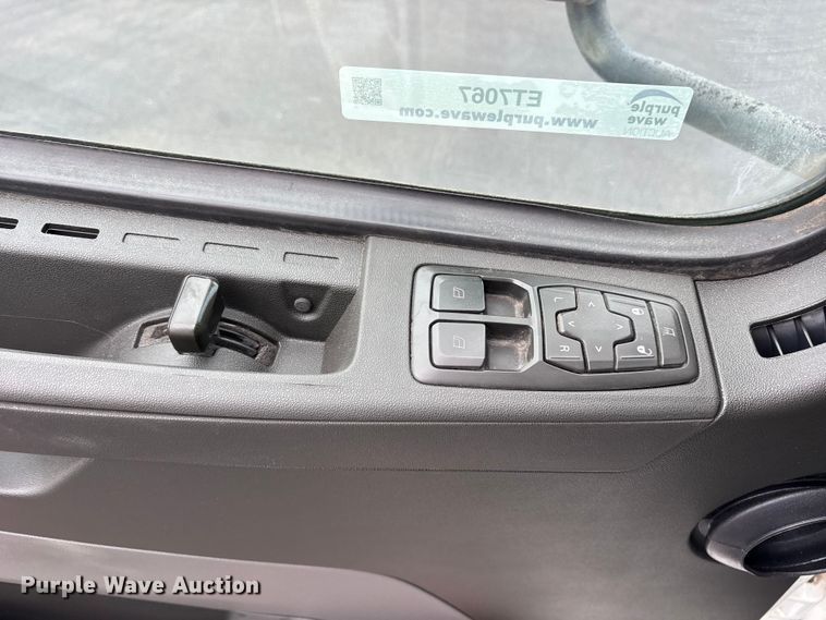 image for item ET7067 2020 Volvo Truck VN semi truck