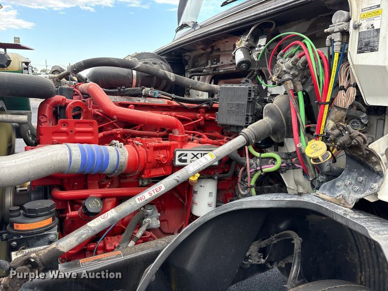 image for item ET7067 2020 Volvo Truck VN semi truck