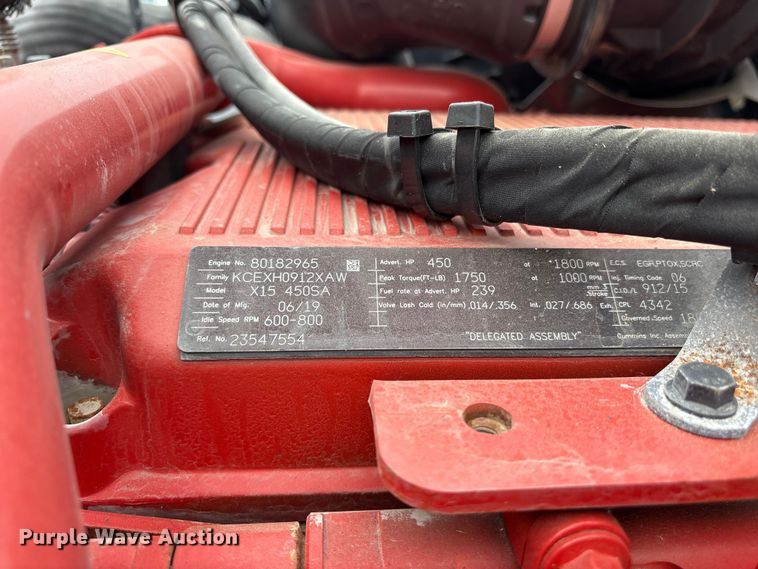 image for item ET7067 2020 Volvo Truck VN semi truck