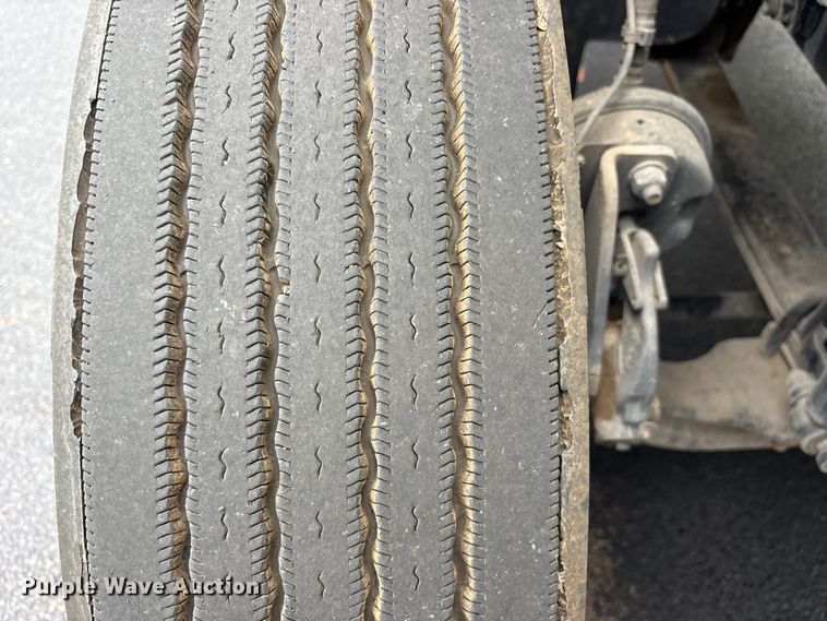 image for item ET7067 2020 Volvo Truck VN semi truck