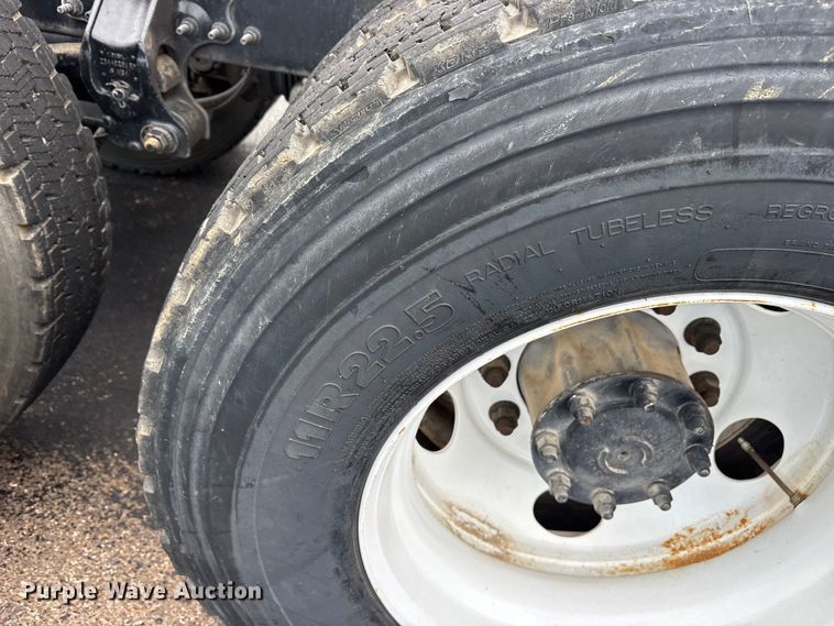 image for item ET7067 2020 Volvo Truck VN semi truck