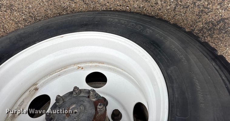 image for item ET7067 2020 Volvo Truck VN semi truck