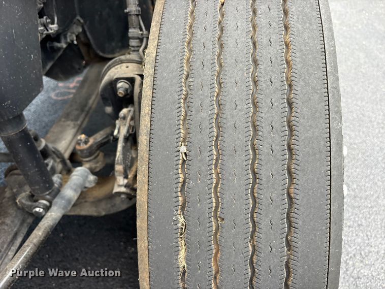 image for item ET7067 2020 Volvo Truck VN semi truck