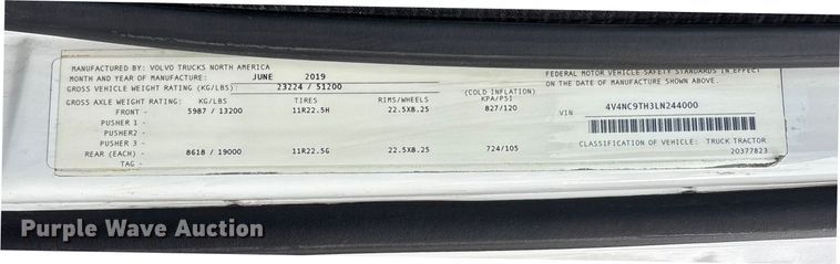 image for item ET7067 2020 Volvo Truck VN semi truck