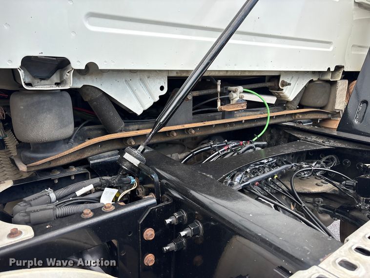 image for item ET7068 2018 Volvo VN semi truck