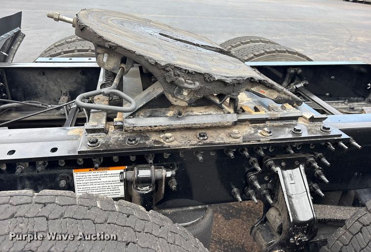 image for item ET7068 2018 Volvo VN semi truck