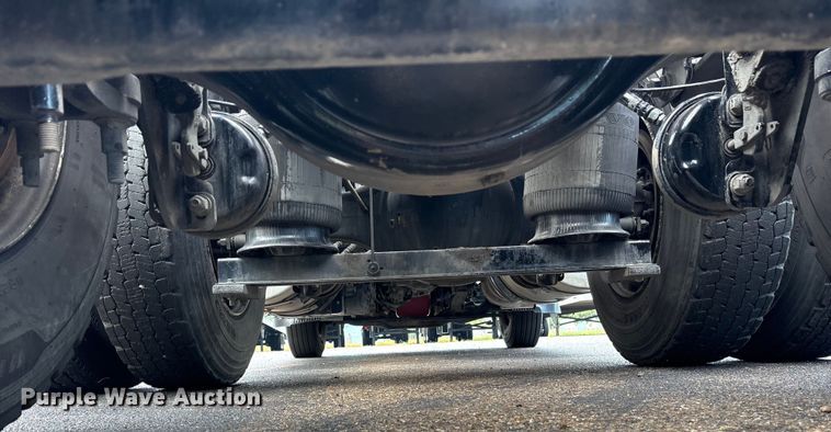 image for item ET7068 2018 Volvo VN semi truck