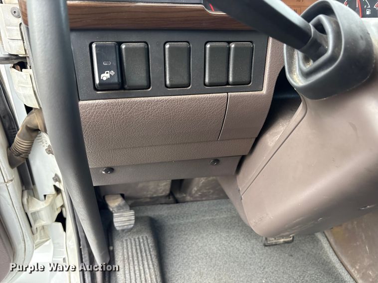 image for item ET7068 2018 Volvo VN semi truck