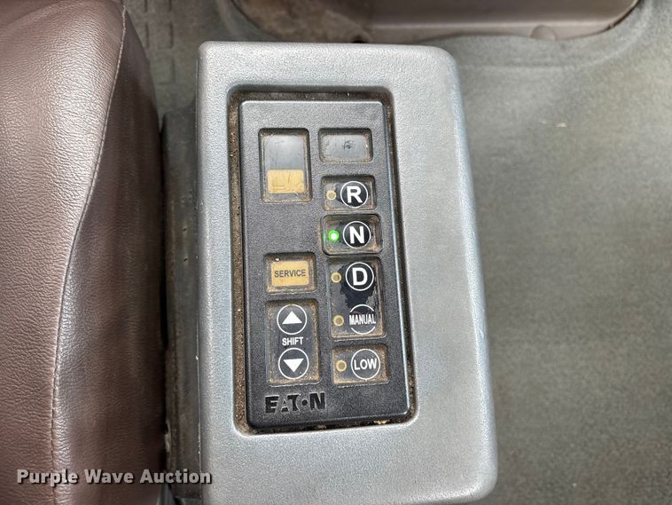 image for item ET7068 2018 Volvo VN semi truck