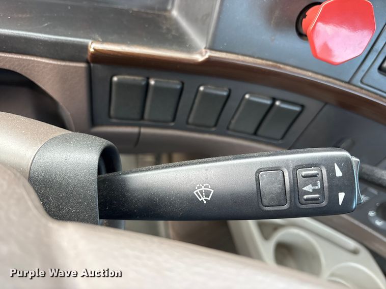 image for item ET7068 2018 Volvo VN semi truck