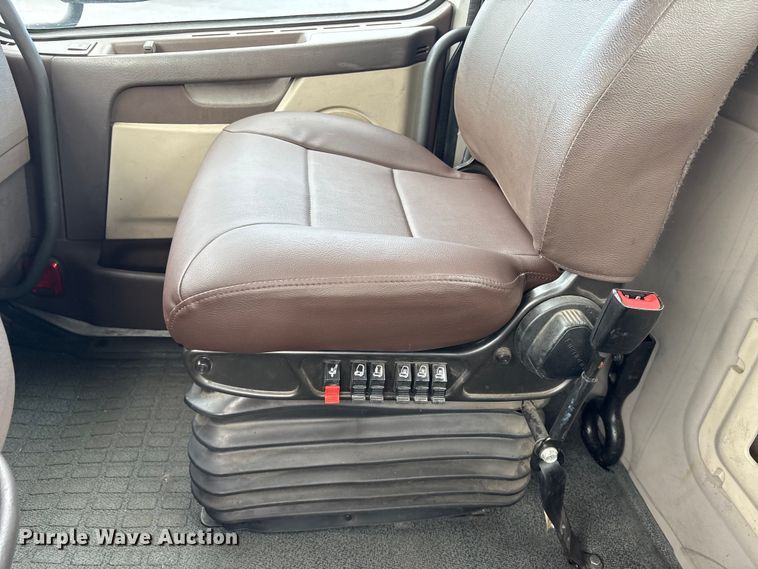 image for item ET7068 2018 Volvo VN semi truck