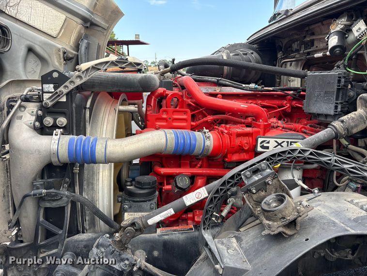 image for item ET7068 2018 Volvo VN semi truck