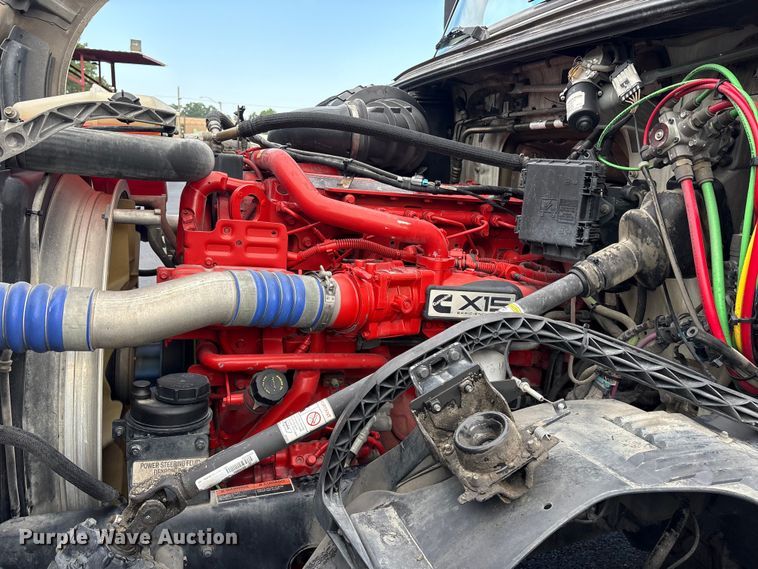 image for item ET7068 2018 Volvo VN semi truck