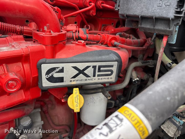 image for item ET7068 2018 Volvo VN semi truck