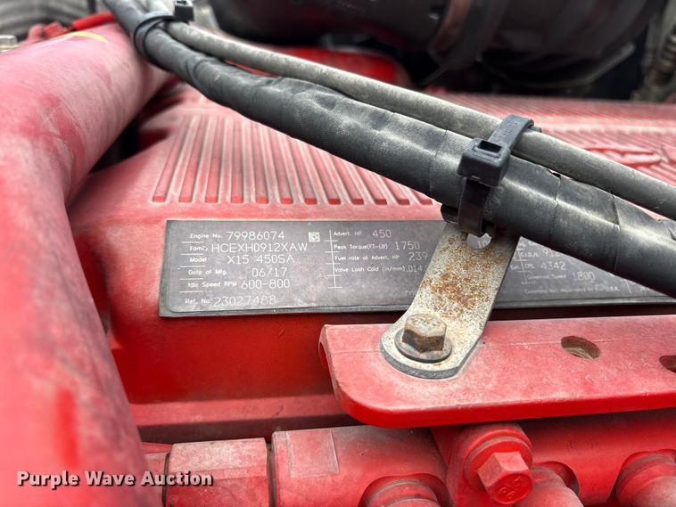 image for item ET7068 2018 Volvo VN semi truck