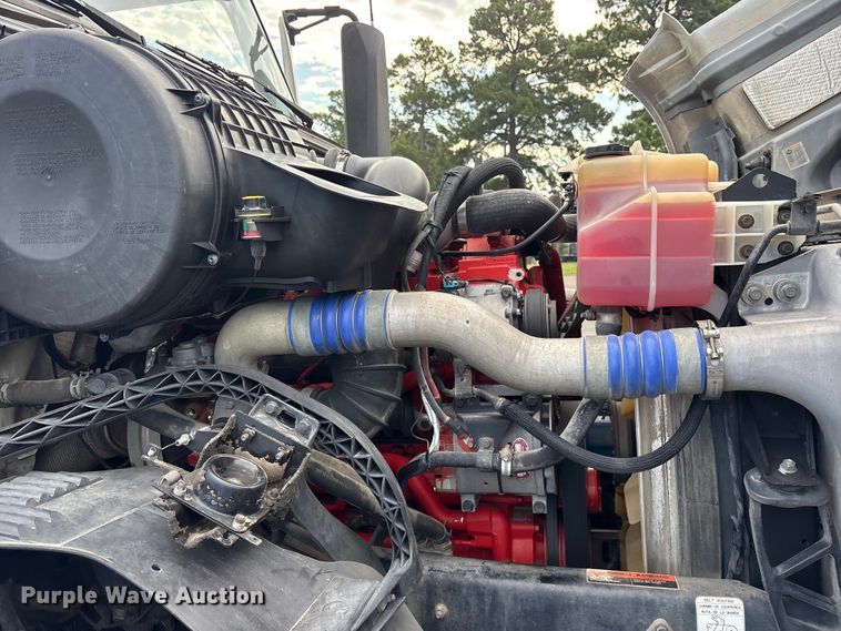 image for item ET7068 2018 Volvo VN semi truck