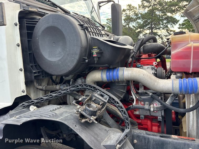 image for item ET7068 2018 Volvo VN semi truck