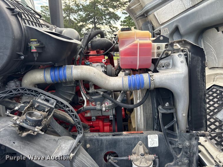 image for item ET7068 2018 Volvo VN semi truck