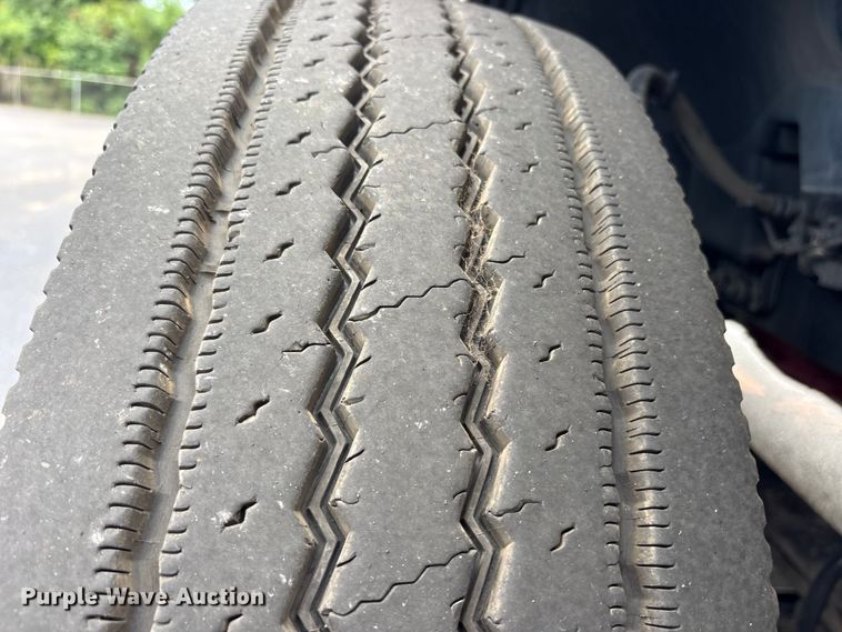 image for item ET7068 2018 Volvo VN semi truck