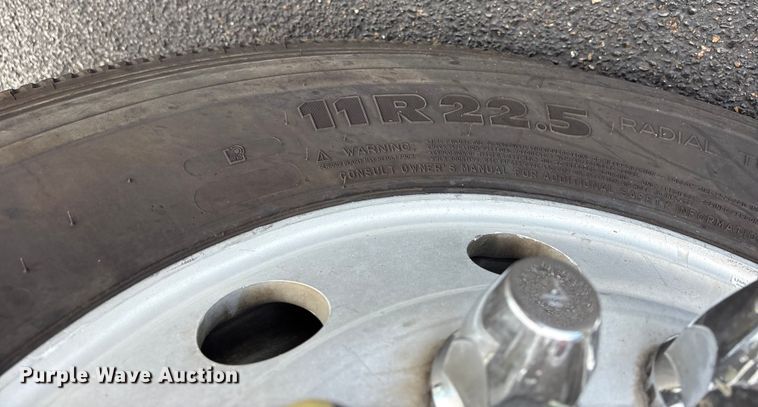 image for item ET7068 2018 Volvo VN semi truck