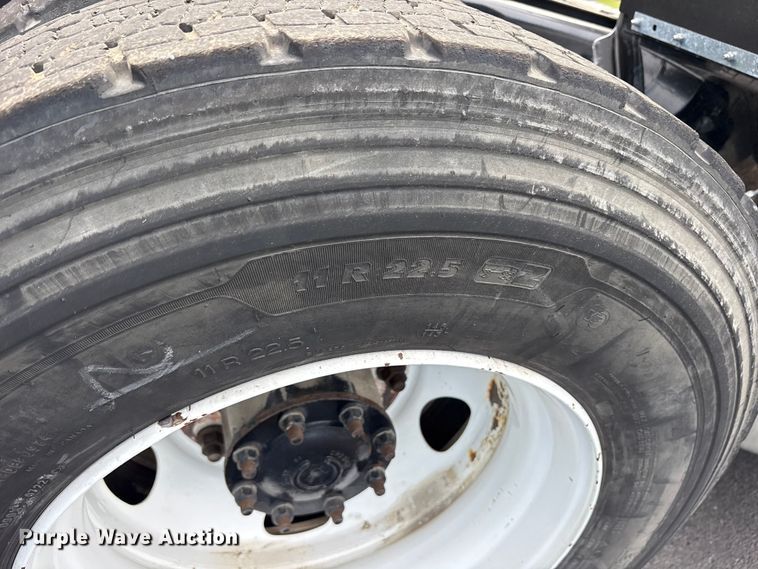 image for item ET7068 2018 Volvo VN semi truck